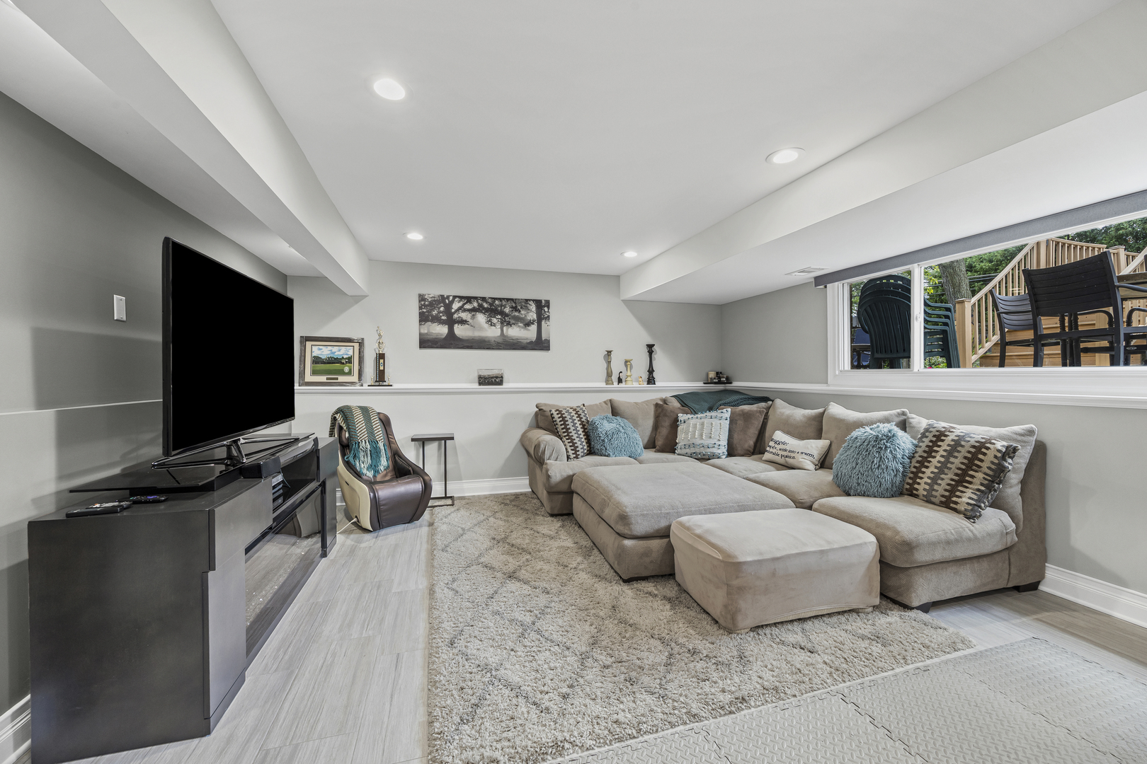 130 S Elm Tree Lane, Elmhurst, IL 60126