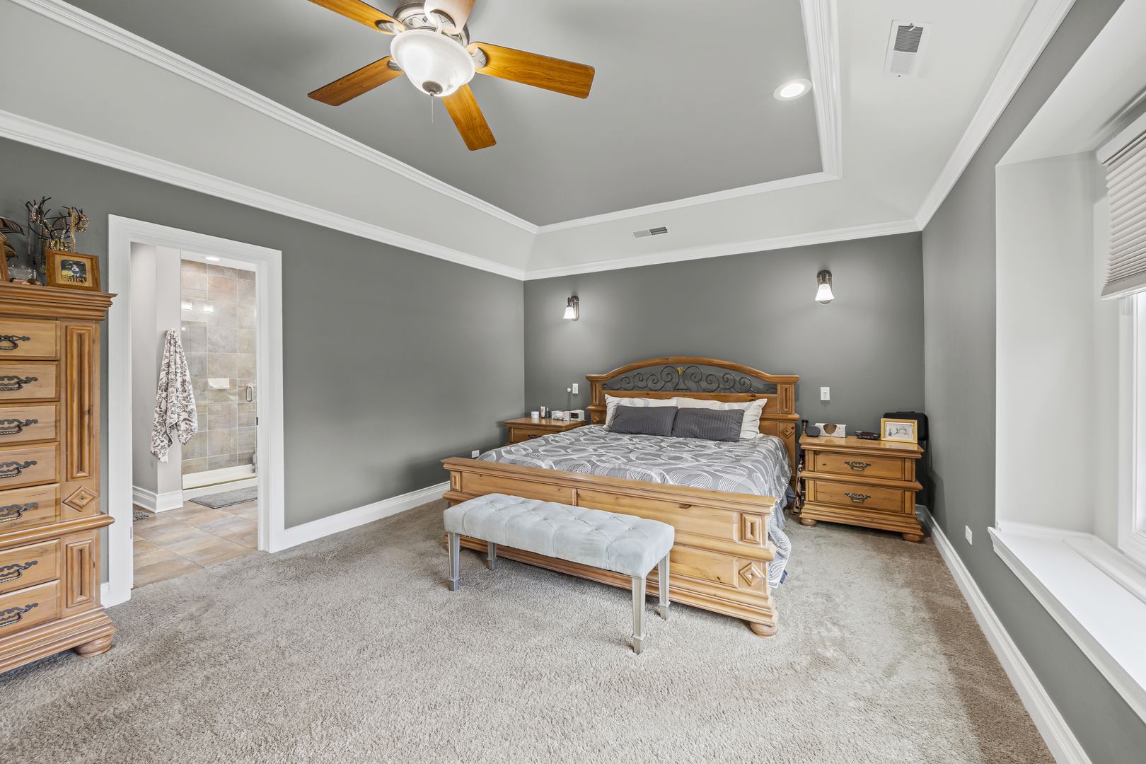 130 S Elm Tree Lane, Elmhurst, IL 60126