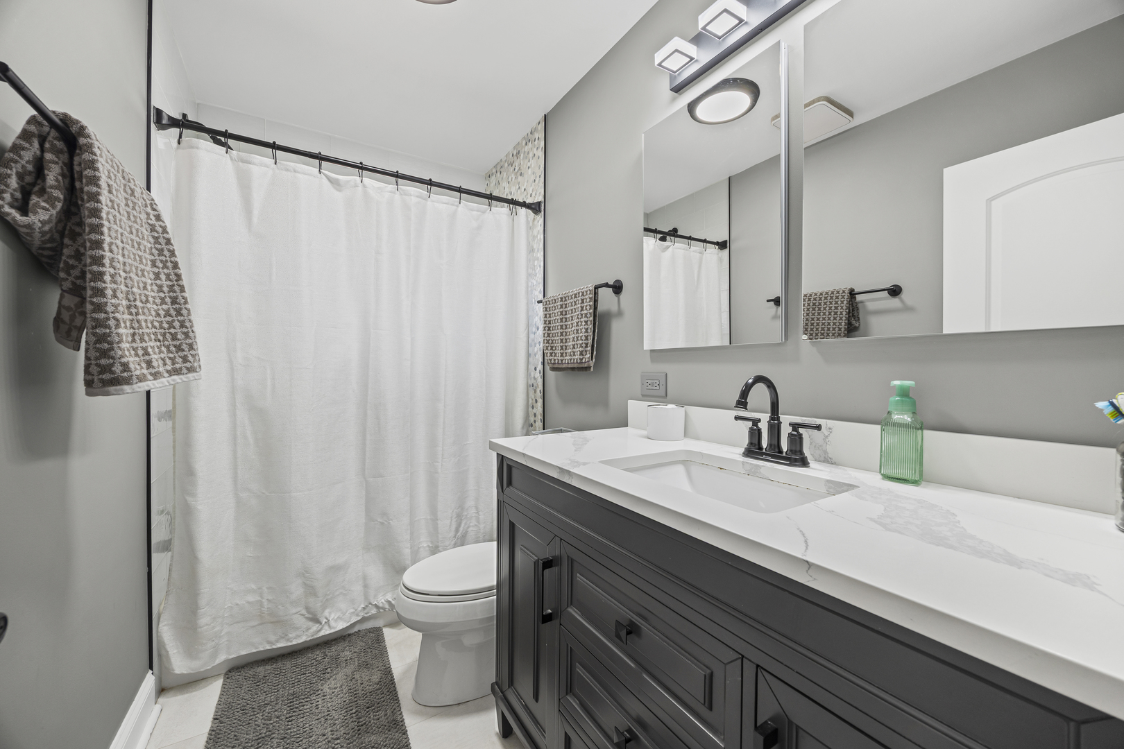 130 S Elm Tree Lane, Elmhurst, IL 60126