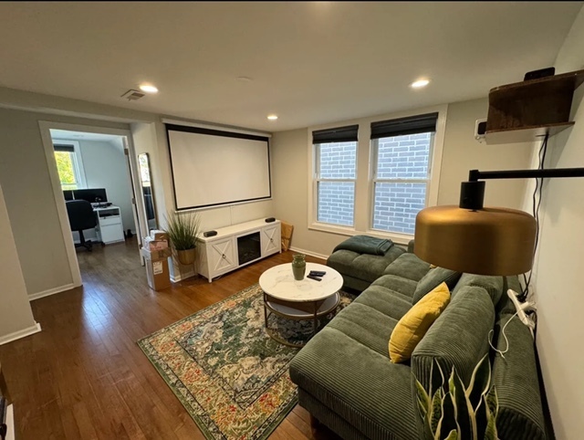 3942 N Bernard Street #2, Chicago, IL 60618