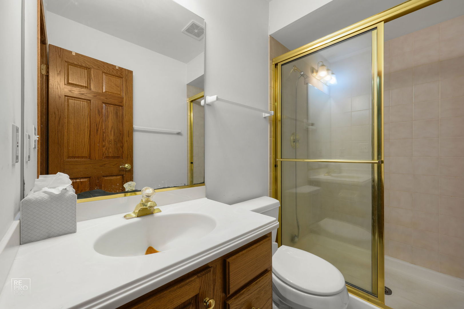 6709 Oakwood Manor Drive, Crystal Lake, IL 60012