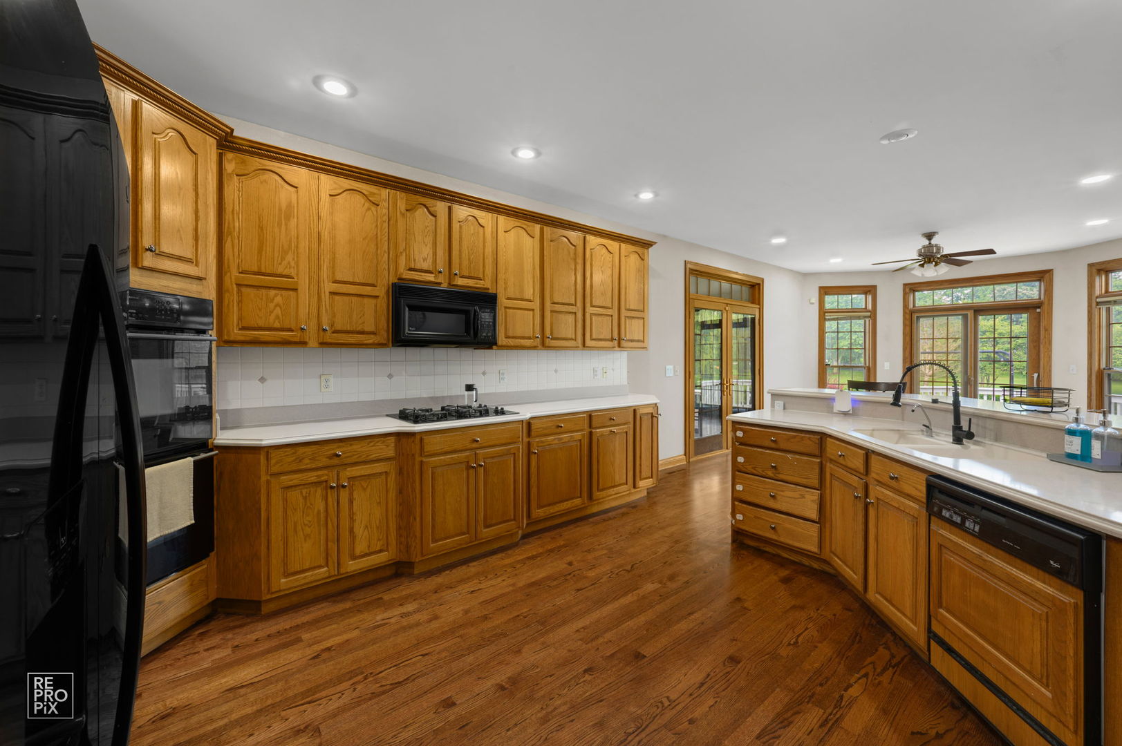 6709 Oakwood Manor Drive, Crystal Lake, IL 60012