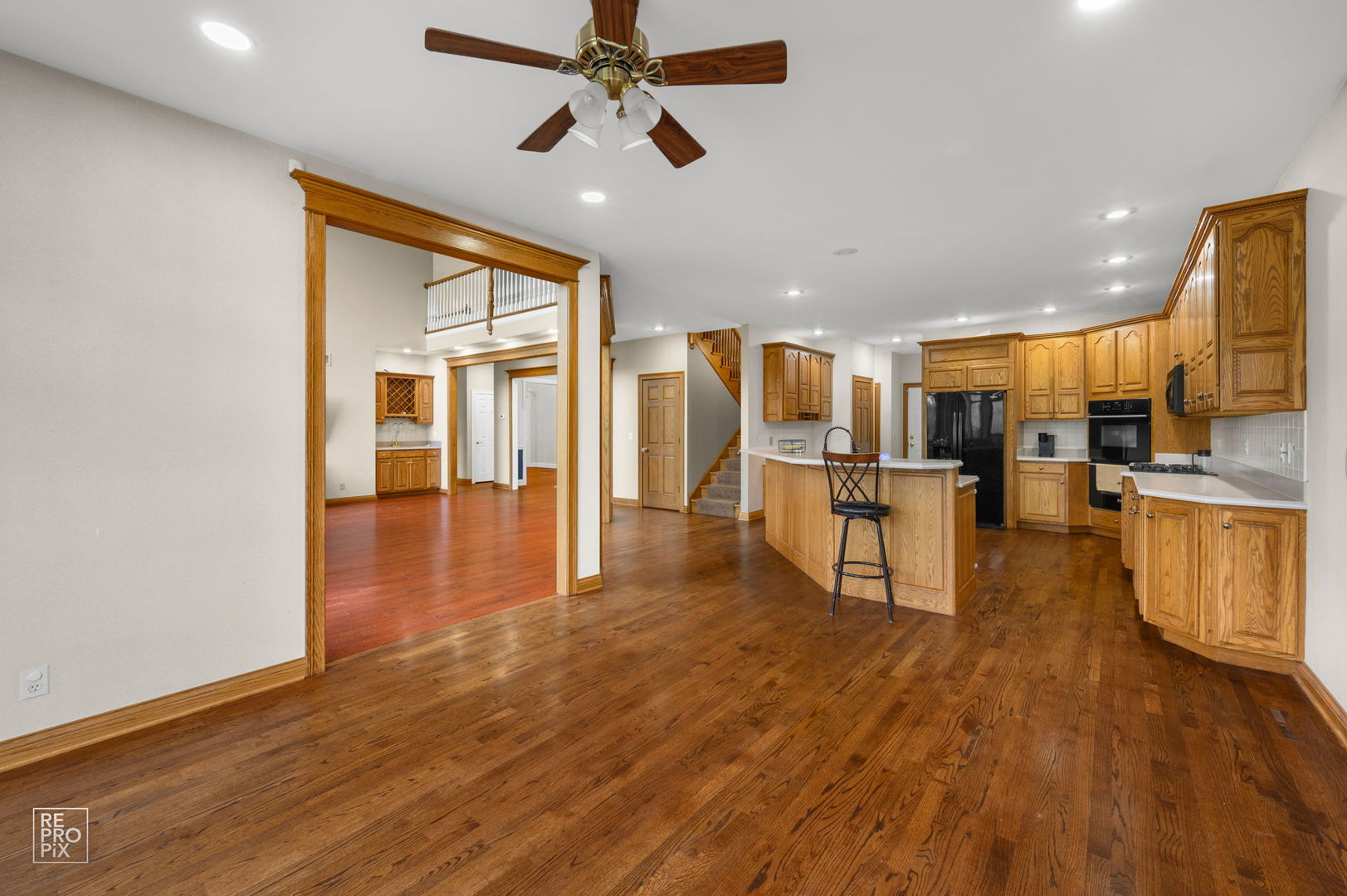 6709 Oakwood Manor Drive, Crystal Lake, IL 60012