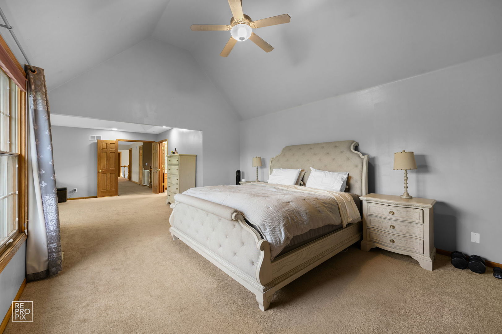 6709 Oakwood Manor Drive, Crystal Lake, IL 60012