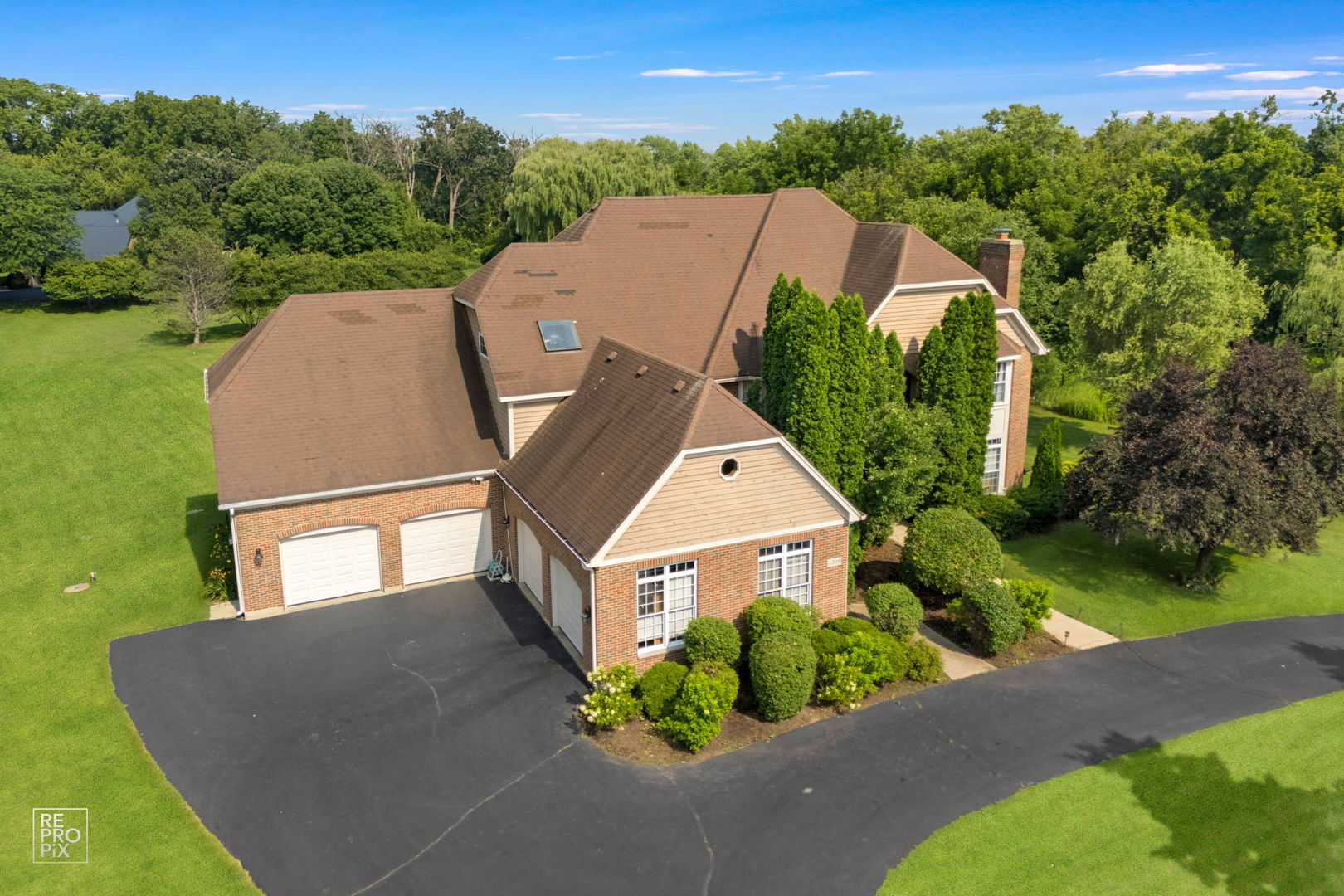 6709 Oakwood Manor Drive, Crystal Lake, IL 60012