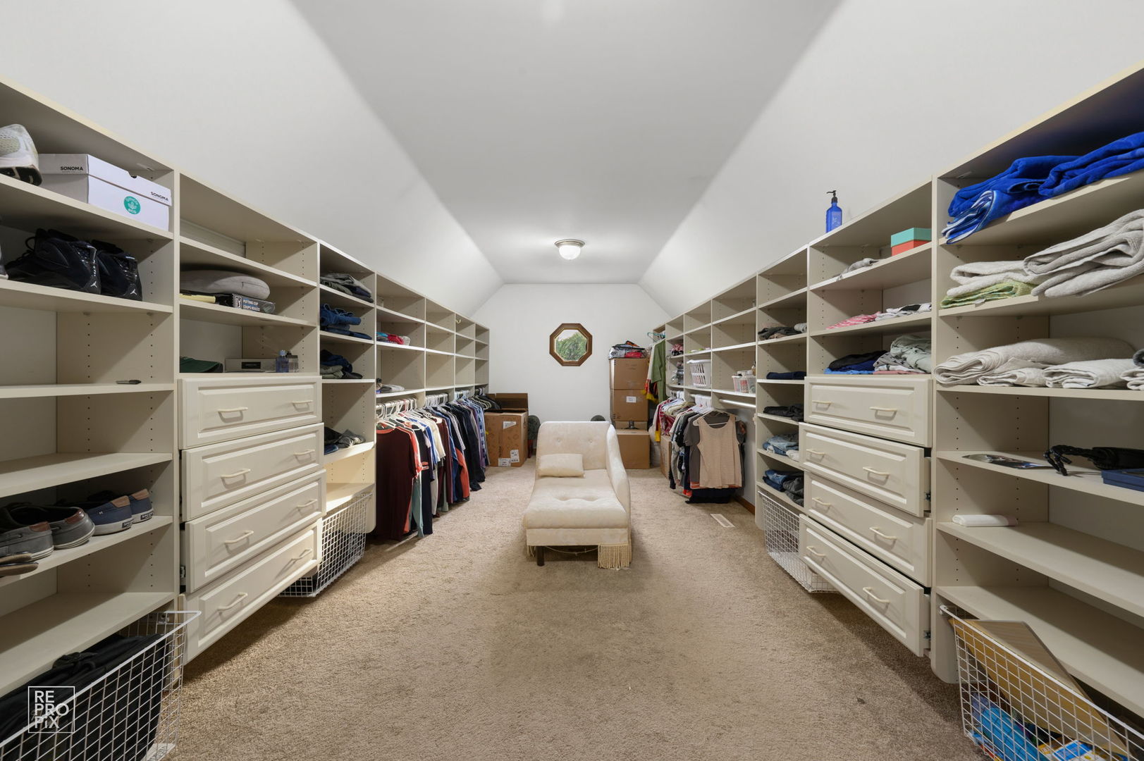 6709 Oakwood Manor Drive, Crystal Lake, IL 60012