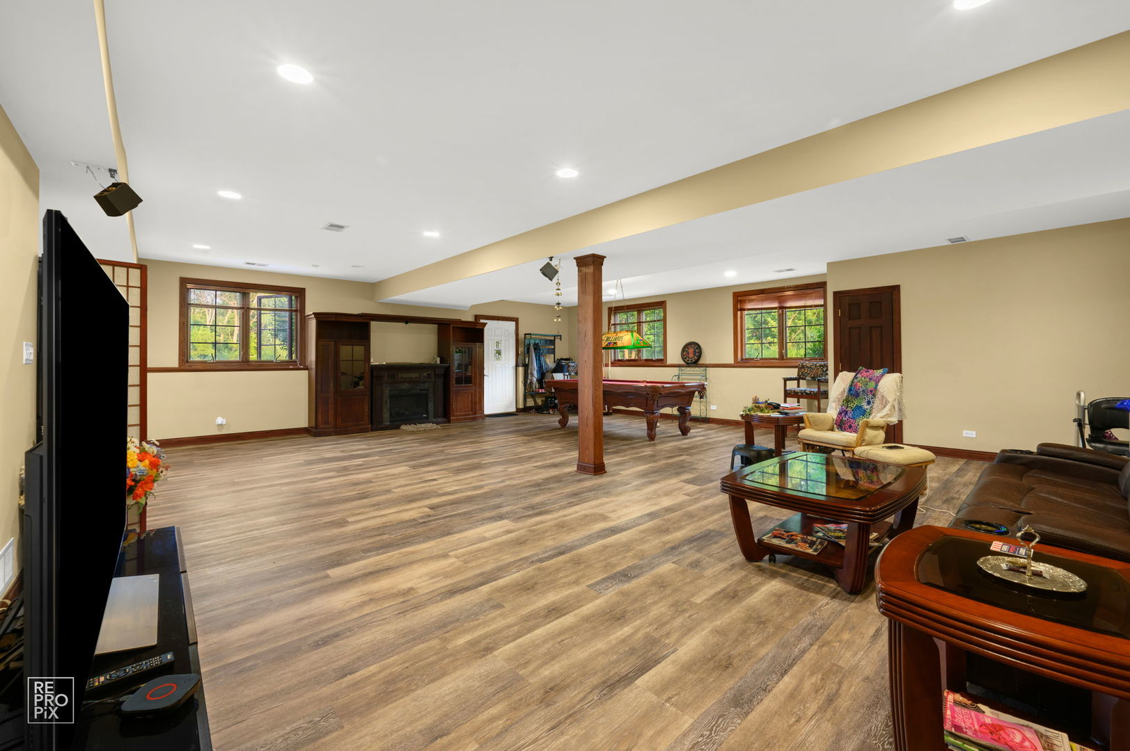 6709 Oakwood Manor Drive, Crystal Lake, IL 60012