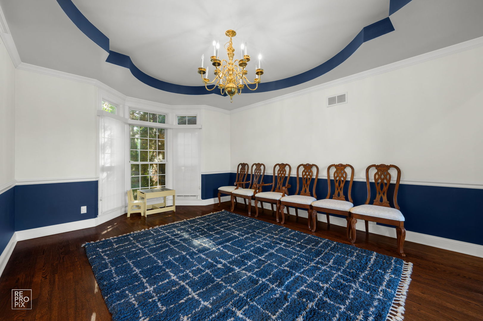 6709 Oakwood Manor Drive, Crystal Lake, IL 60012