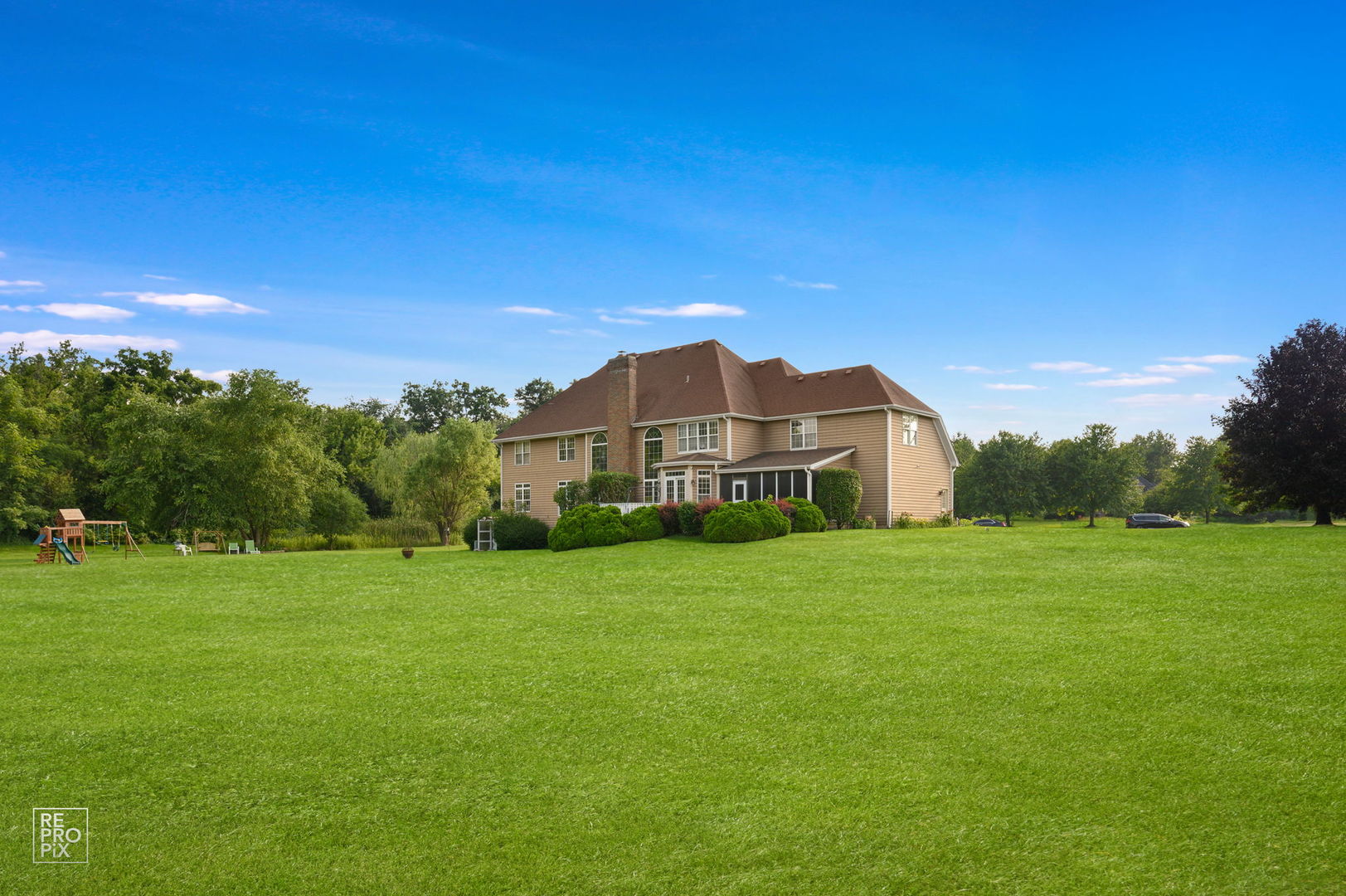 6709 Oakwood Manor Drive, Crystal Lake, IL 60012