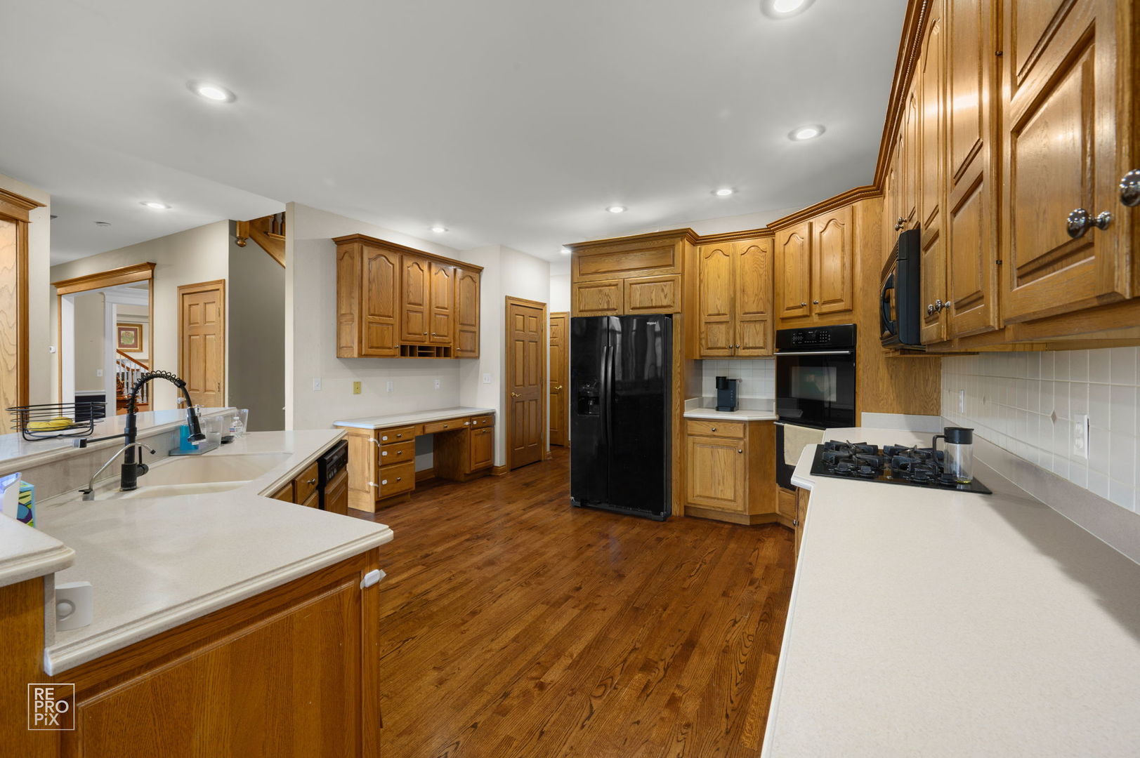 6709 Oakwood Manor Drive, Crystal Lake, IL 60012