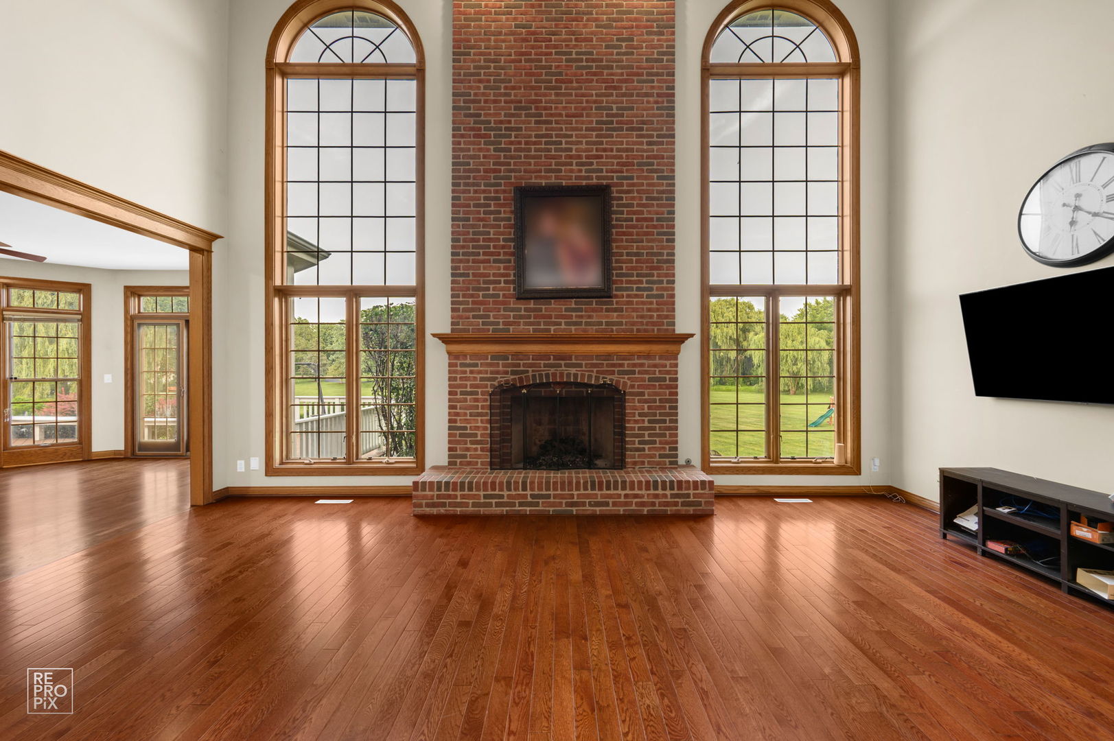 6709 Oakwood Manor Drive, Crystal Lake, IL 60012