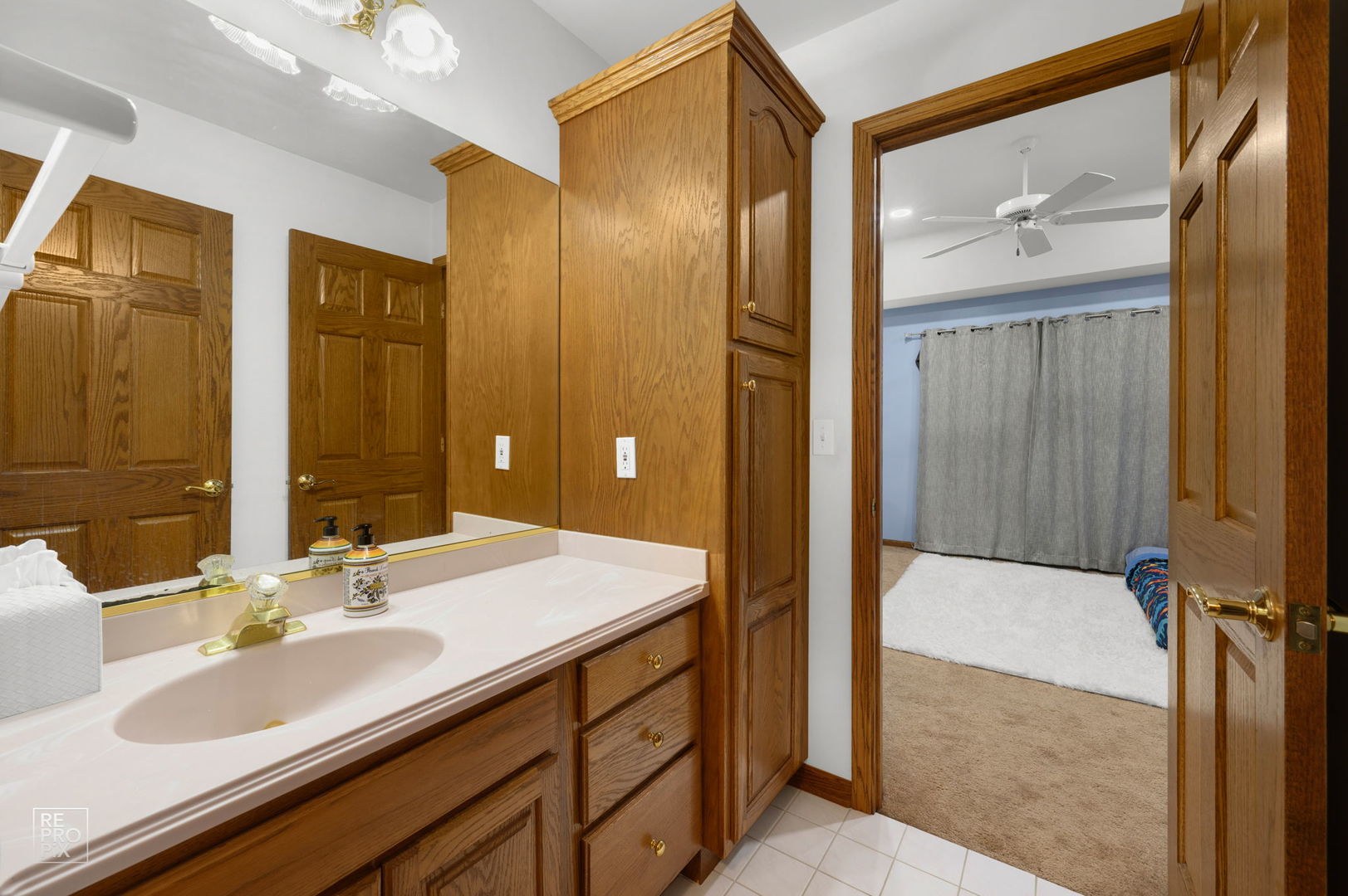 6709 Oakwood Manor Drive, Crystal Lake, IL 60012