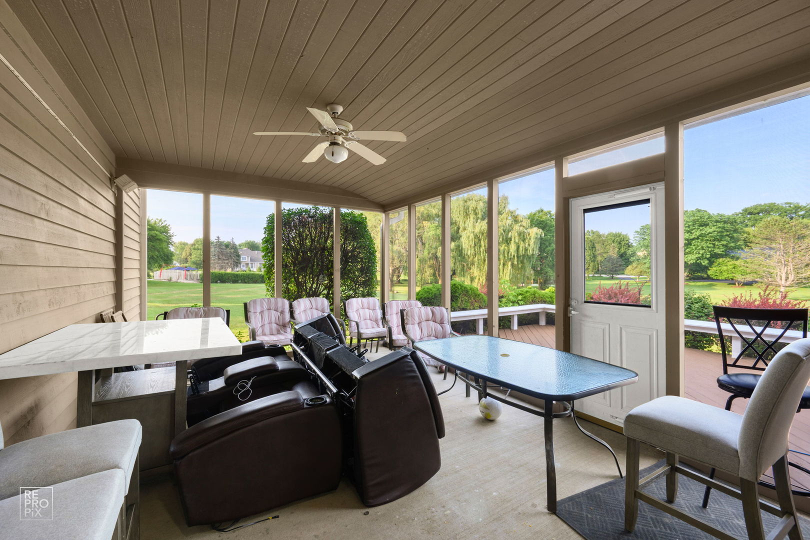 6709 Oakwood Manor Drive, Crystal Lake, IL 60012