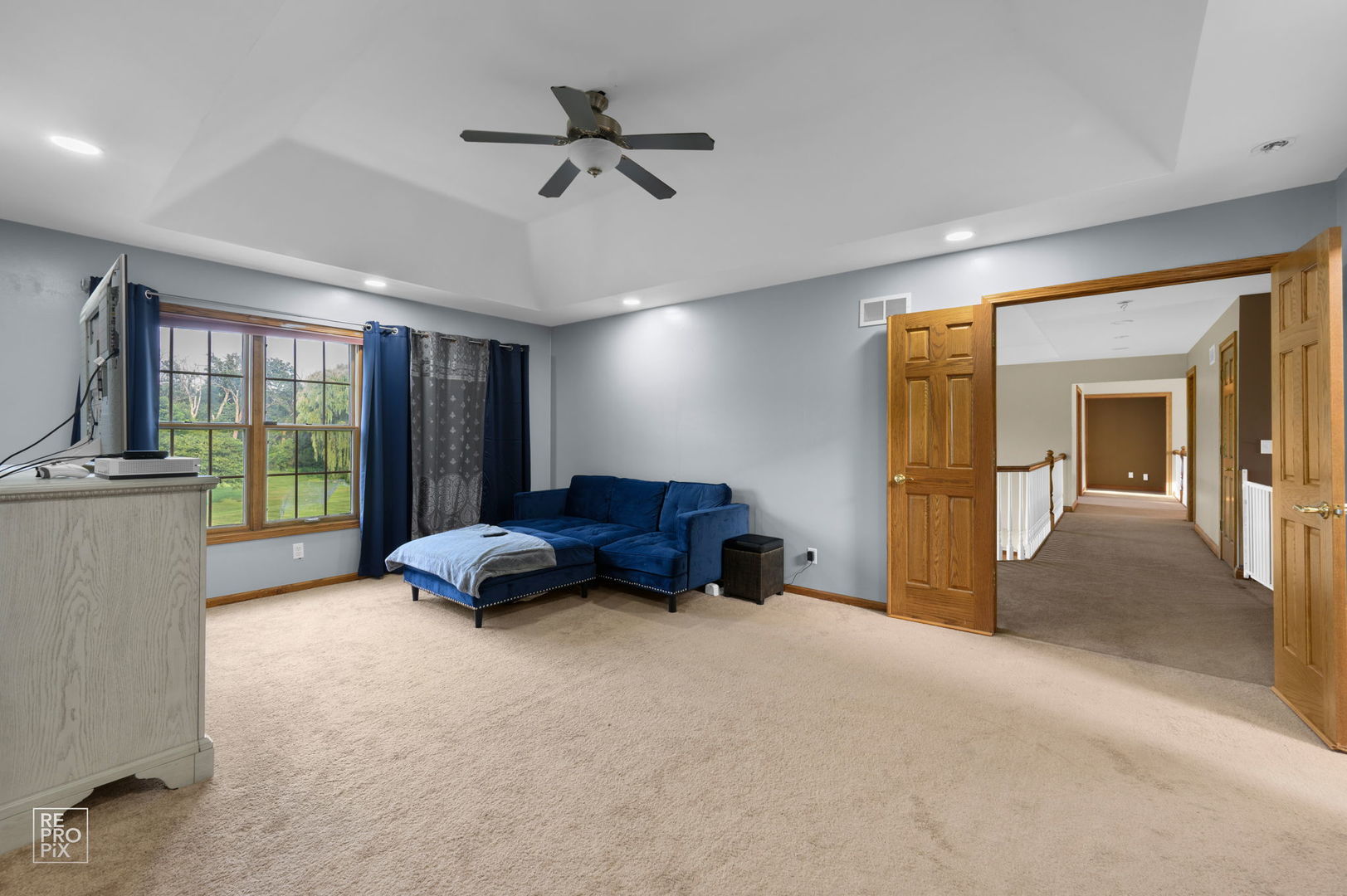 6709 Oakwood Manor Drive, Crystal Lake, IL 60012