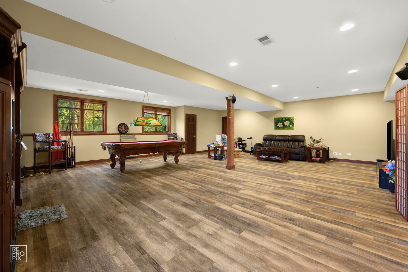 6709 Oakwood Manor Drive, Crystal Lake, IL 60012