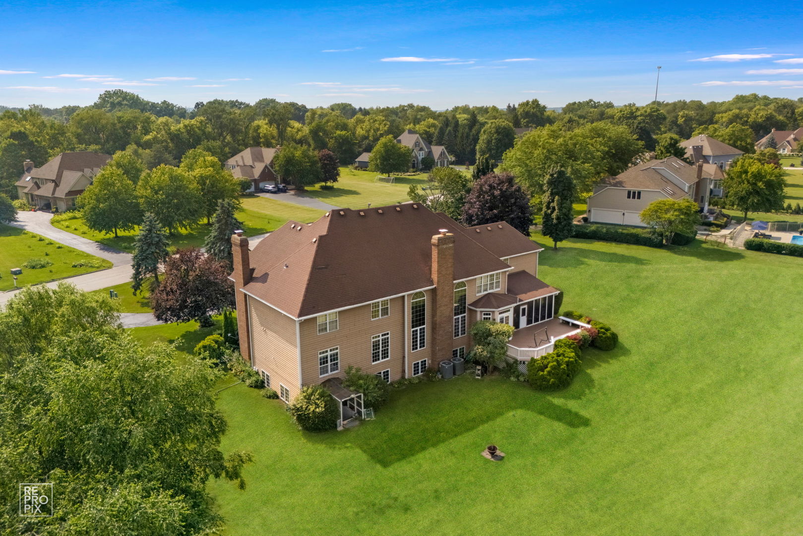 6709 Oakwood Manor Drive, Crystal Lake, IL 60012