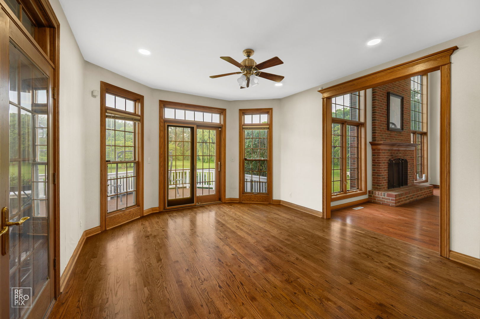 6709 Oakwood Manor Drive, Crystal Lake, IL 60012