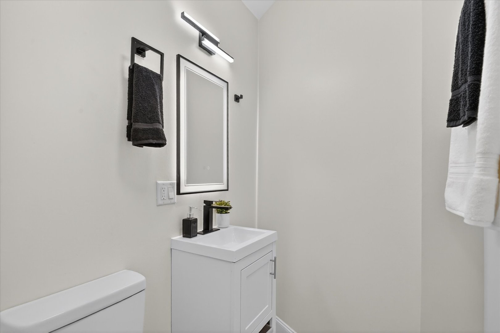 6150 S Ingleside Avenue, Chicago, IL 60637