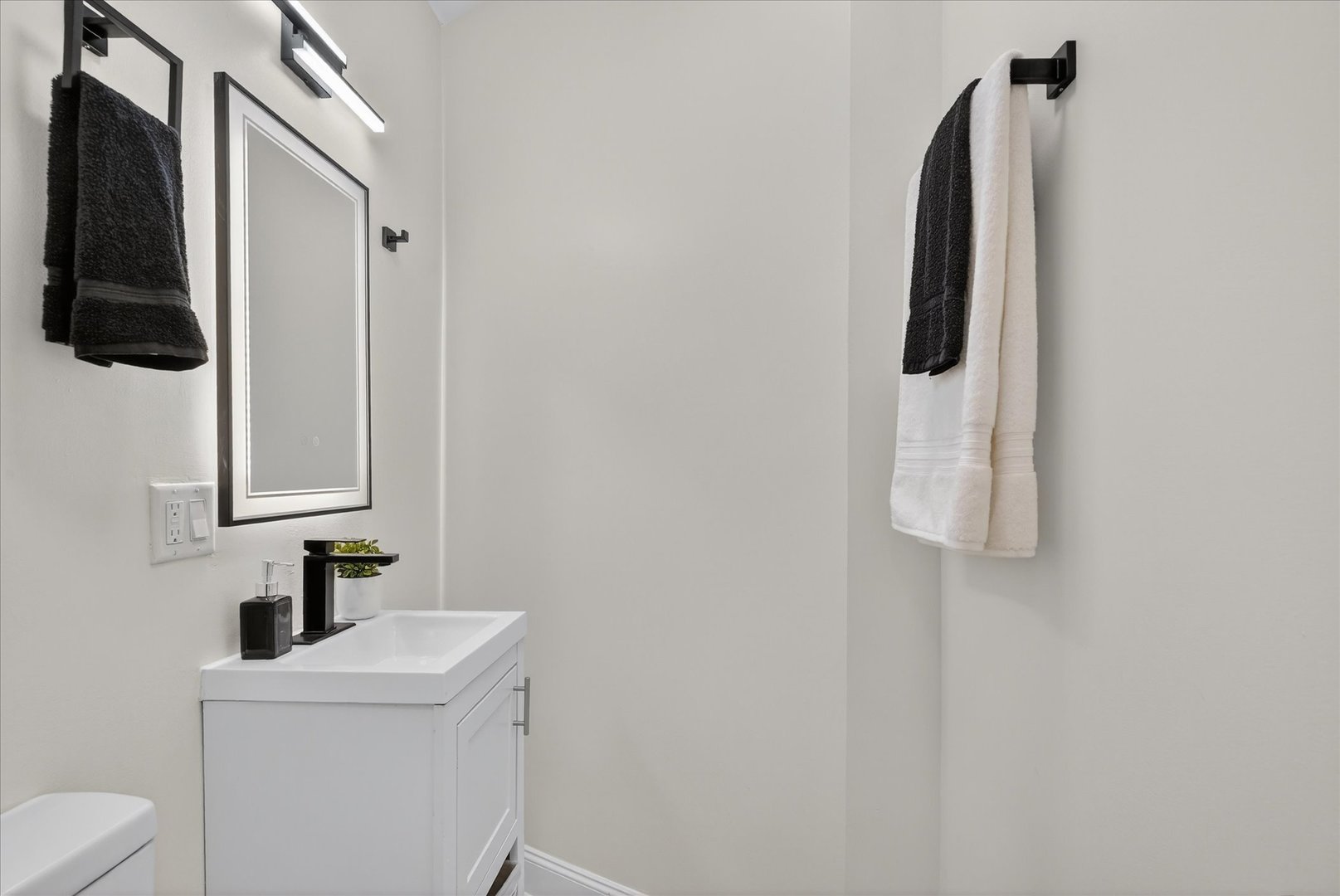 6150 S Ingleside Avenue, Chicago, IL 60637