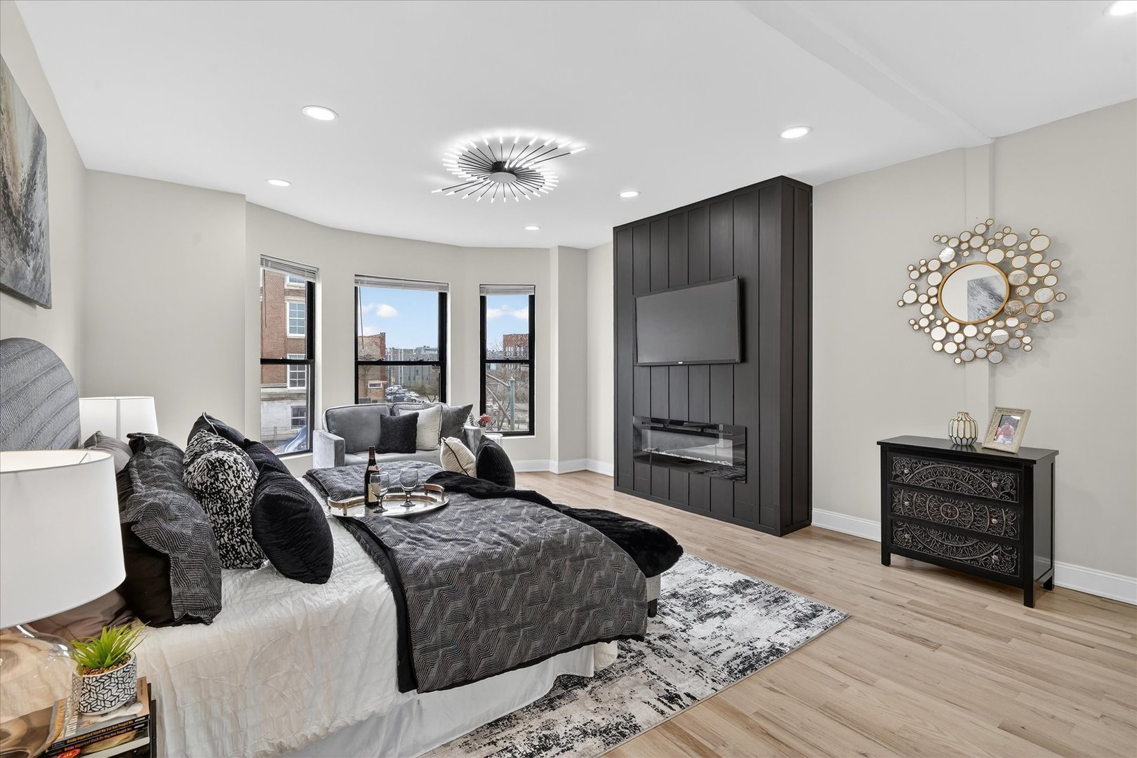 6150 S Ingleside Avenue, Chicago, IL 60637