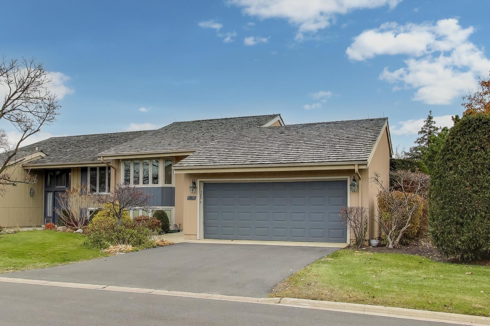 211 Briarwood Pass, Oak Brook, IL 60523