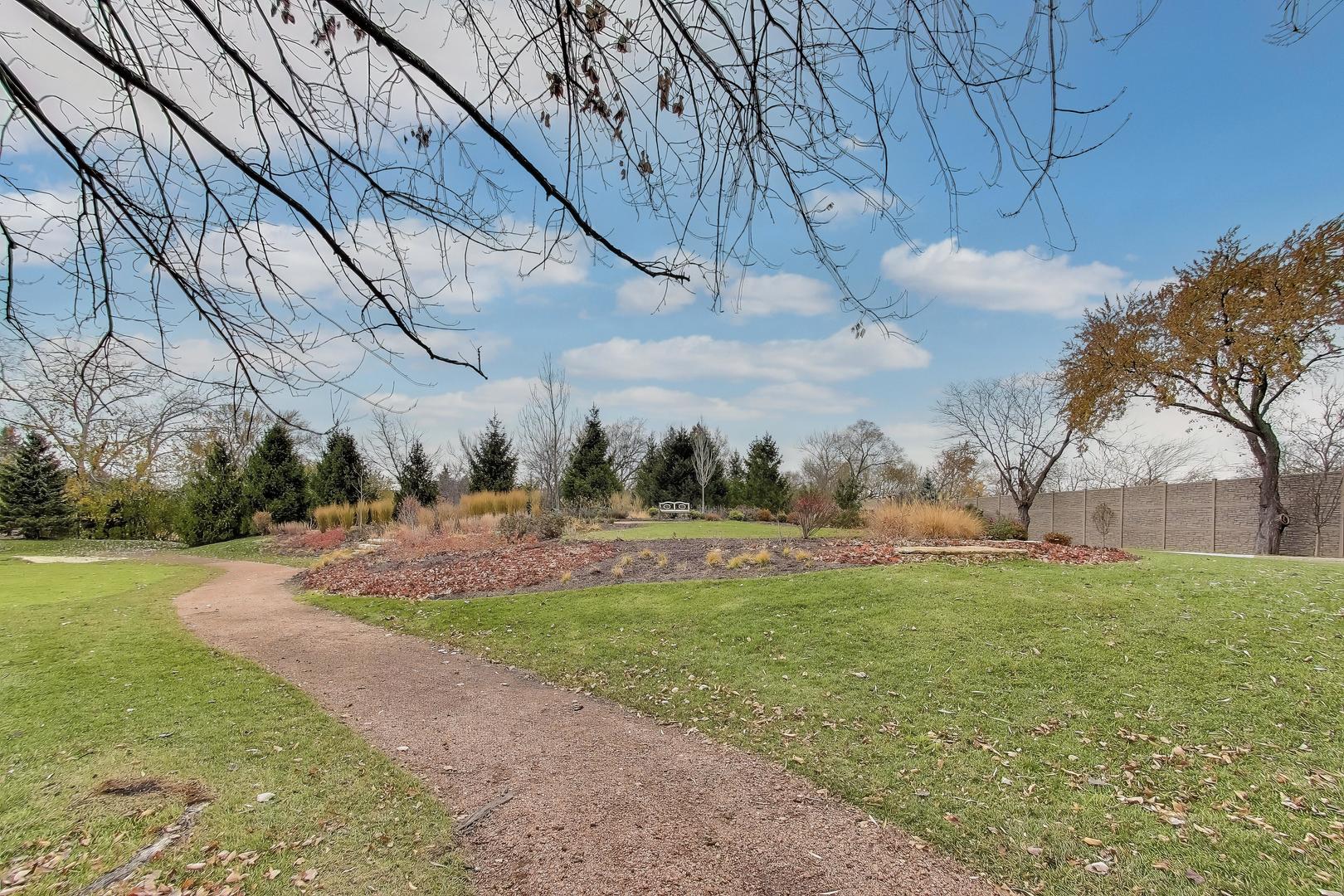 211 Briarwood Pass, Oak Brook, IL 60523