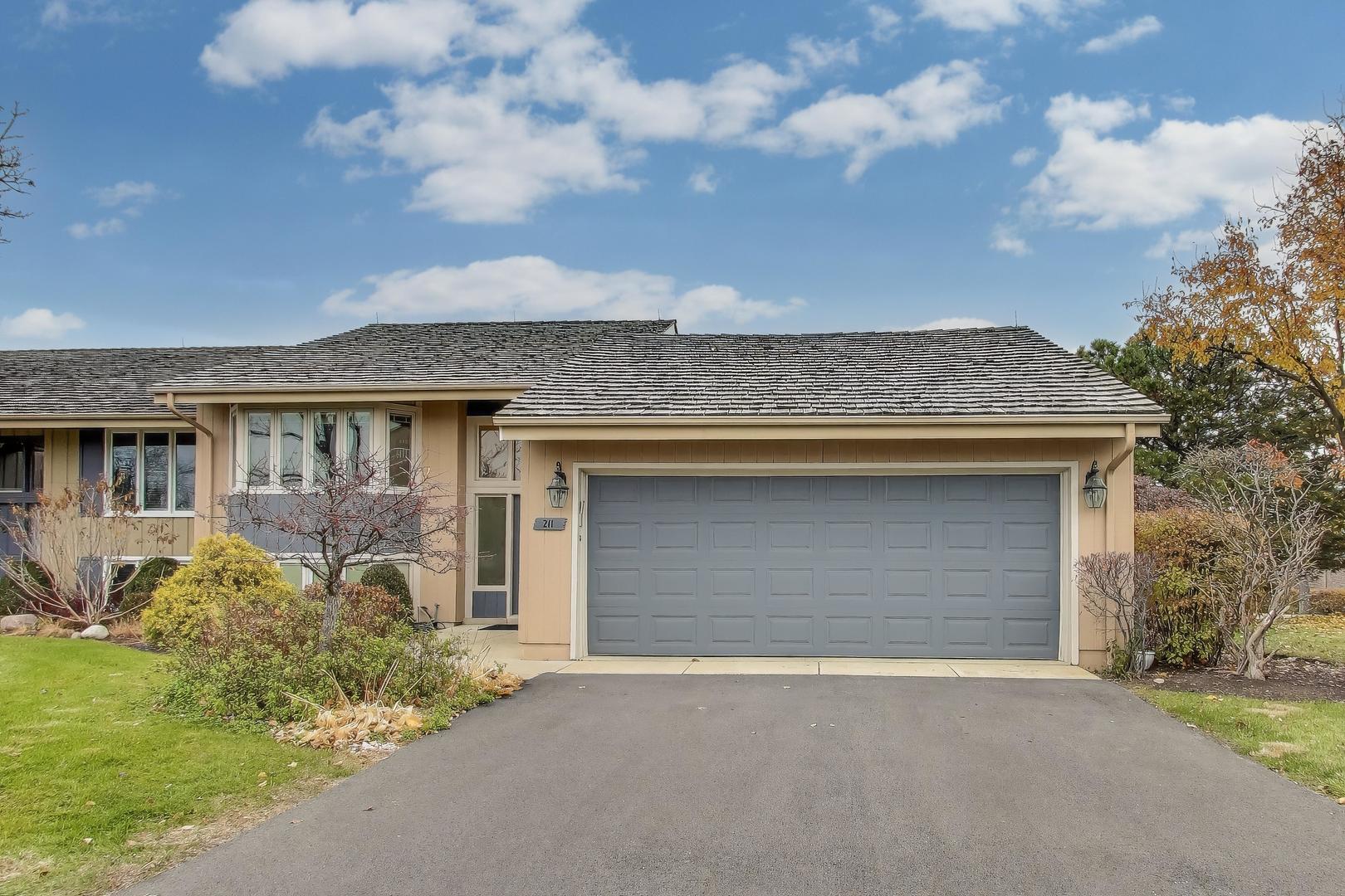 211 Briarwood Pass, Oak Brook, IL 60523