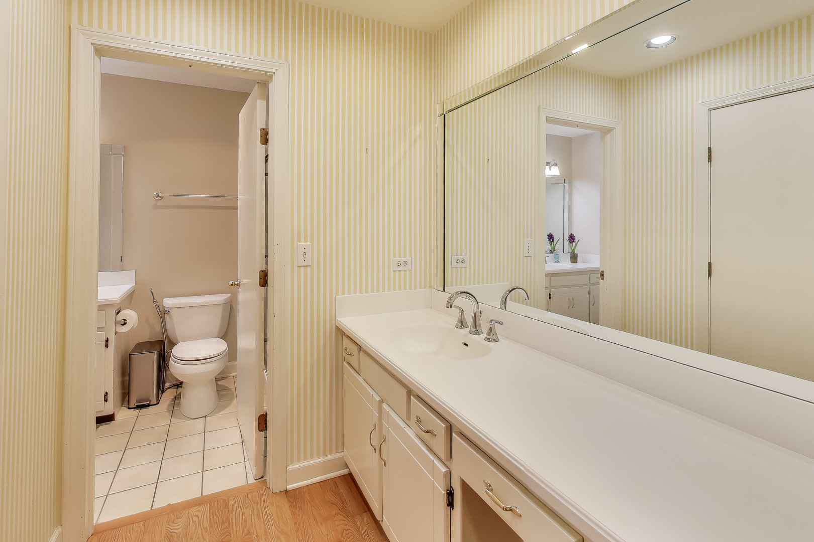 211 Briarwood Pass, Oak Brook, IL 60523