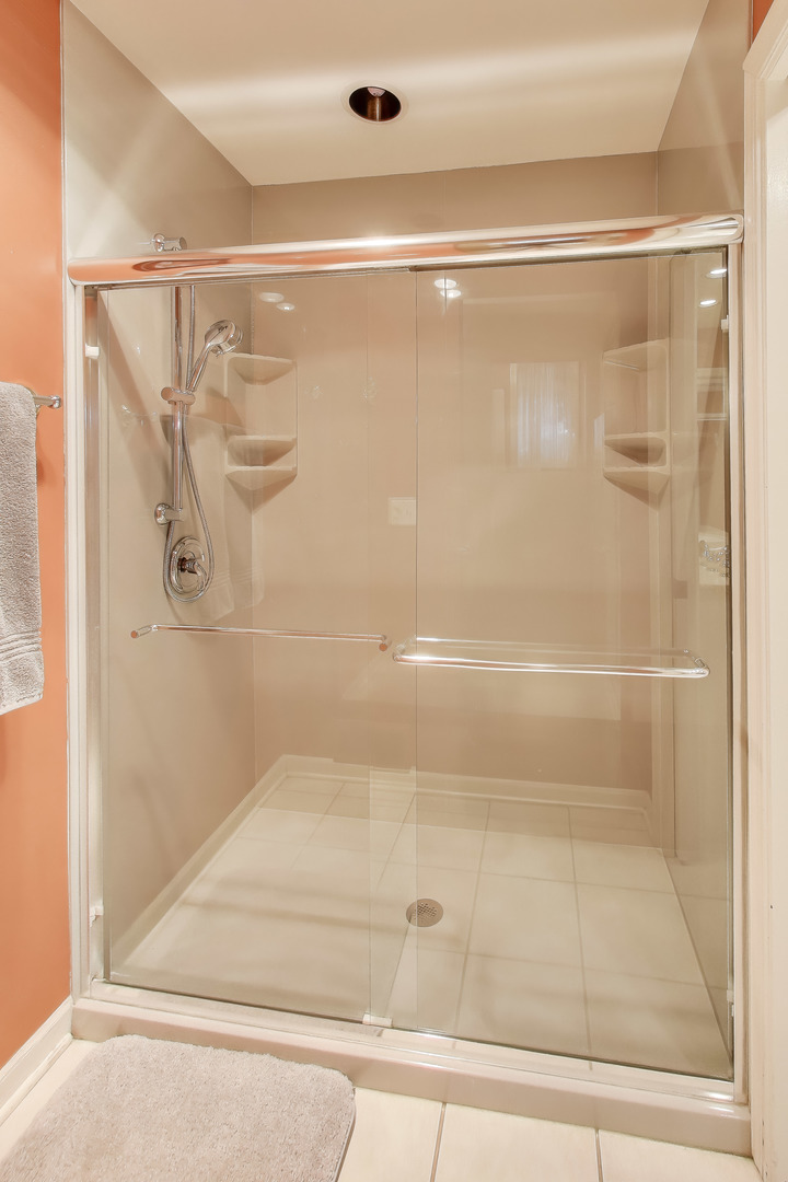 211 Briarwood Pass, Oak Brook, IL 60523