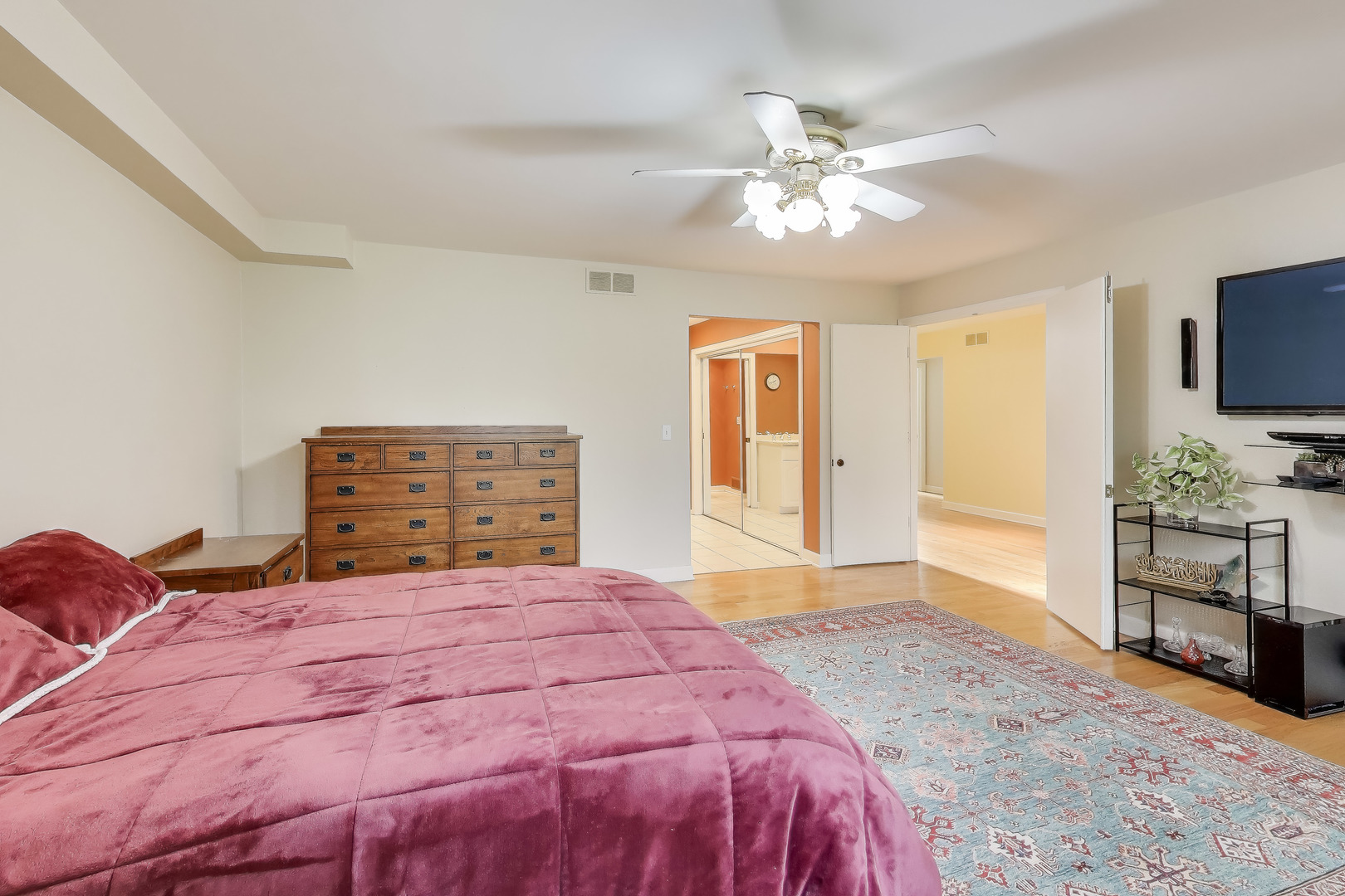 211 Briarwood Pass, Oak Brook, IL 60523