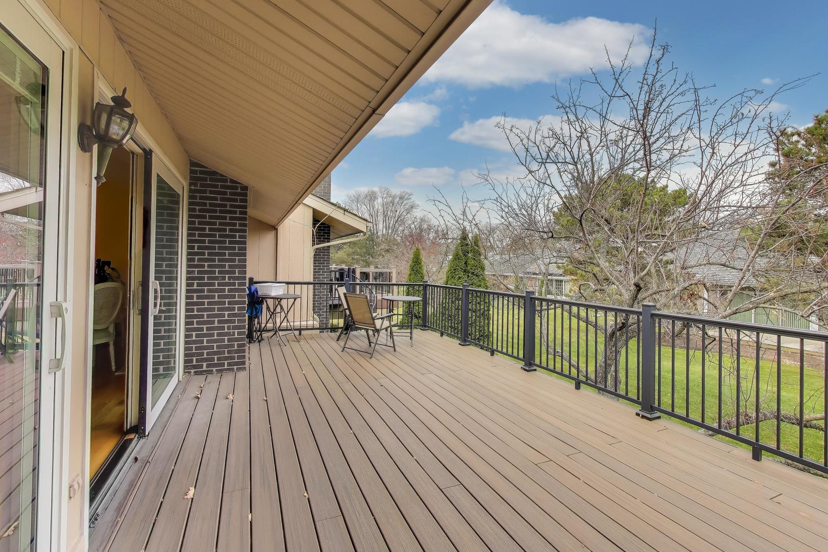 211 Briarwood Pass, Oak Brook, IL 60523