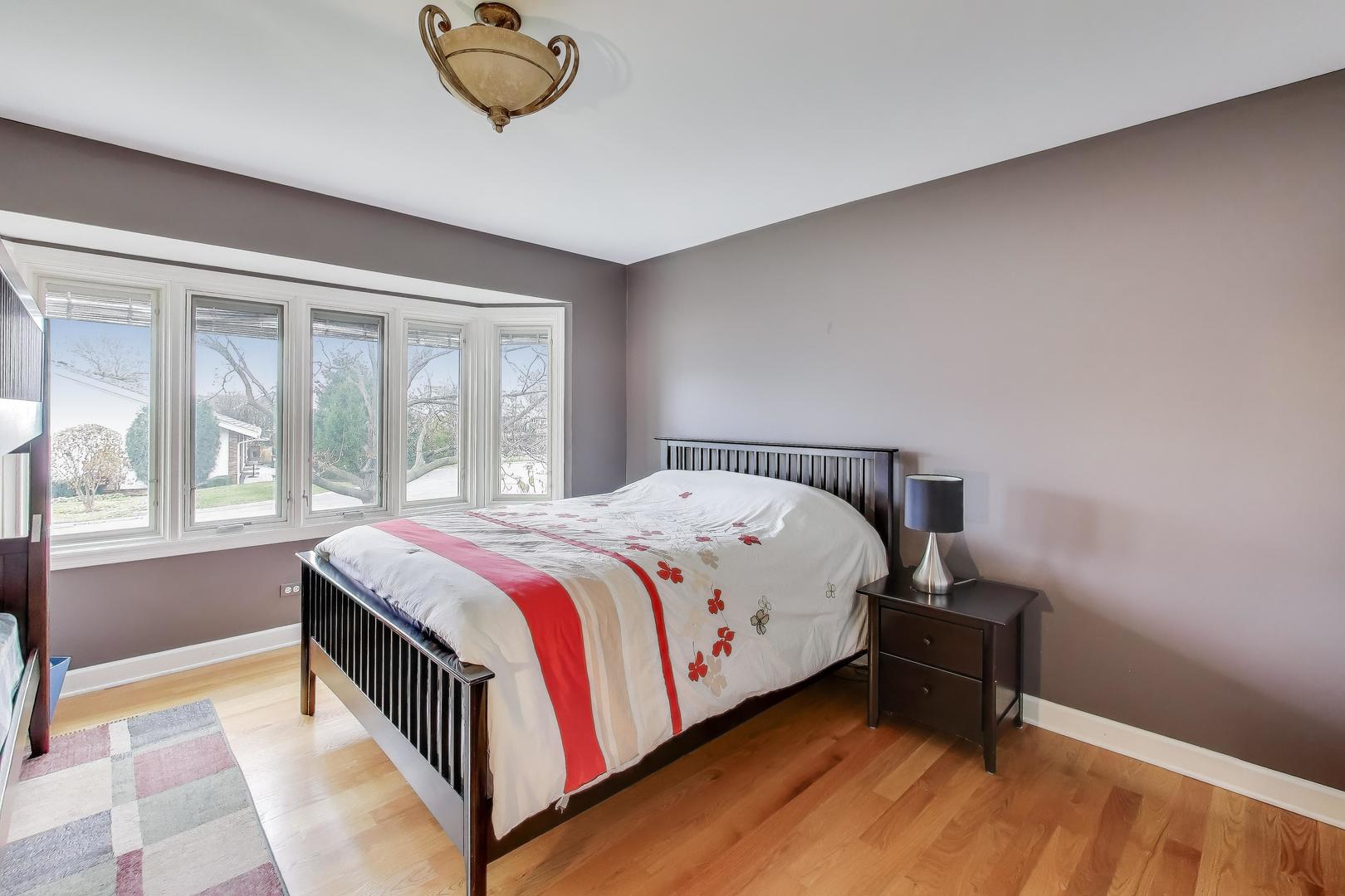 211 Briarwood Pass, Oak Brook, IL 60523