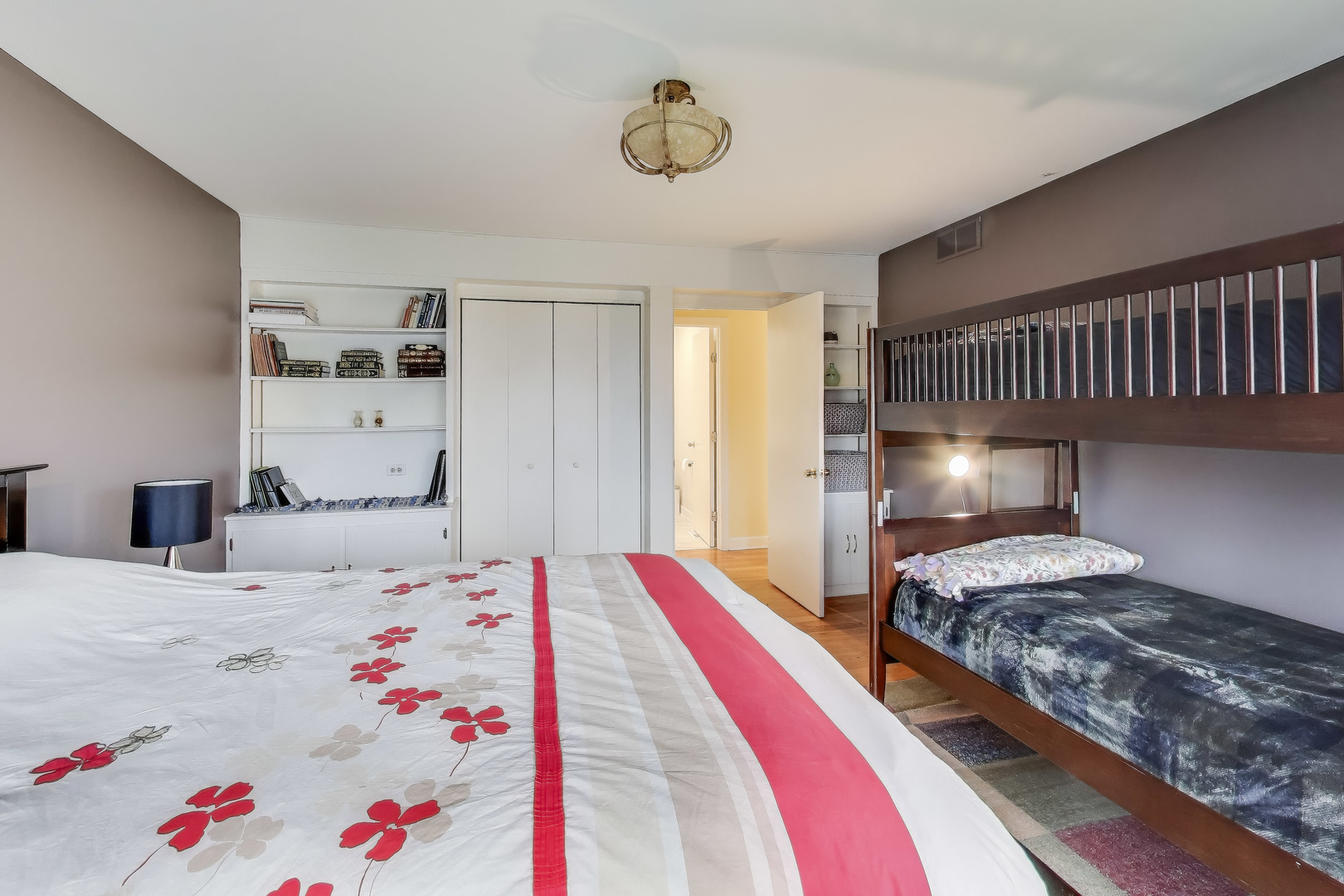 211 Briarwood Pass, Oak Brook, IL 60523