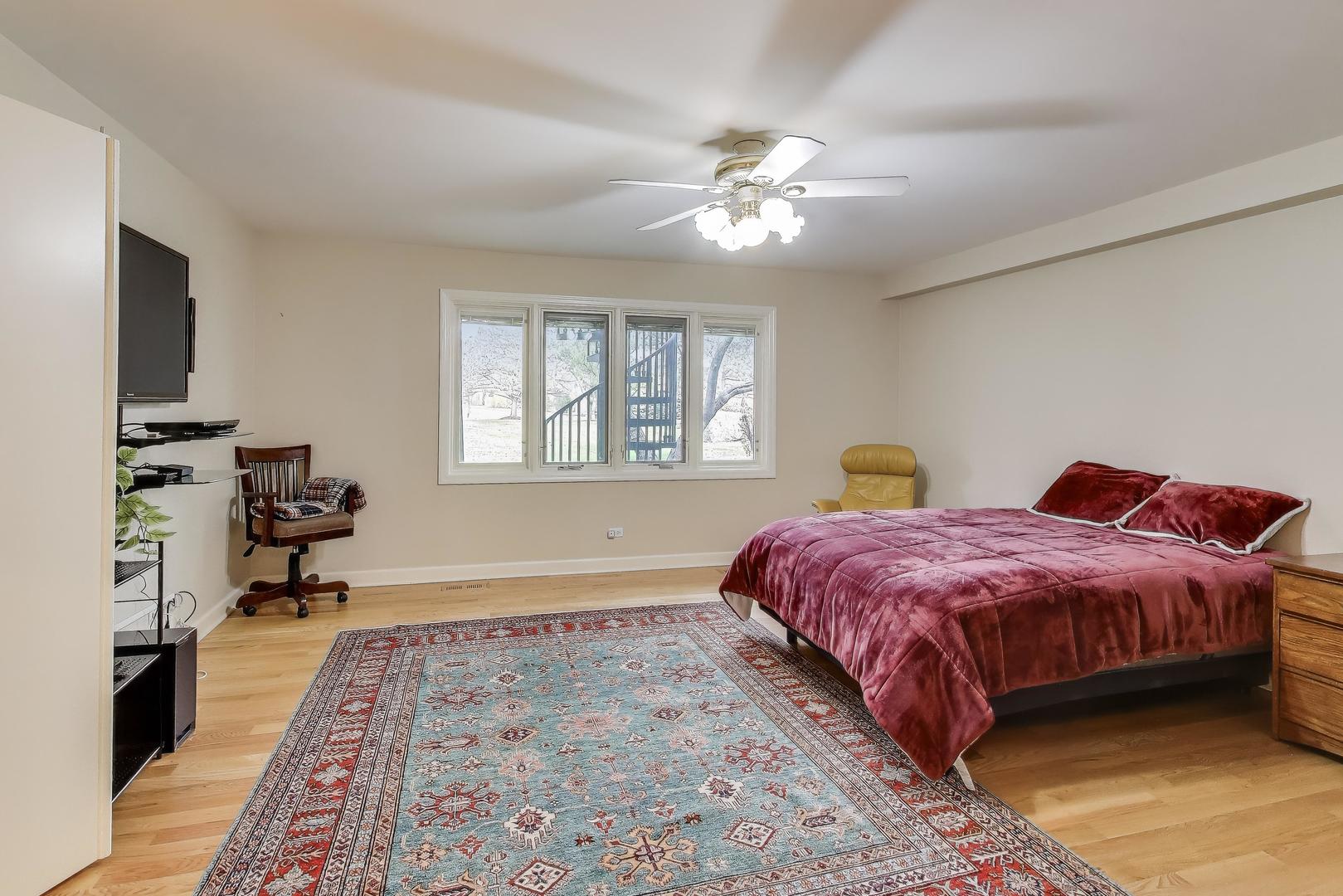 211 Briarwood Pass, Oak Brook, IL 60523