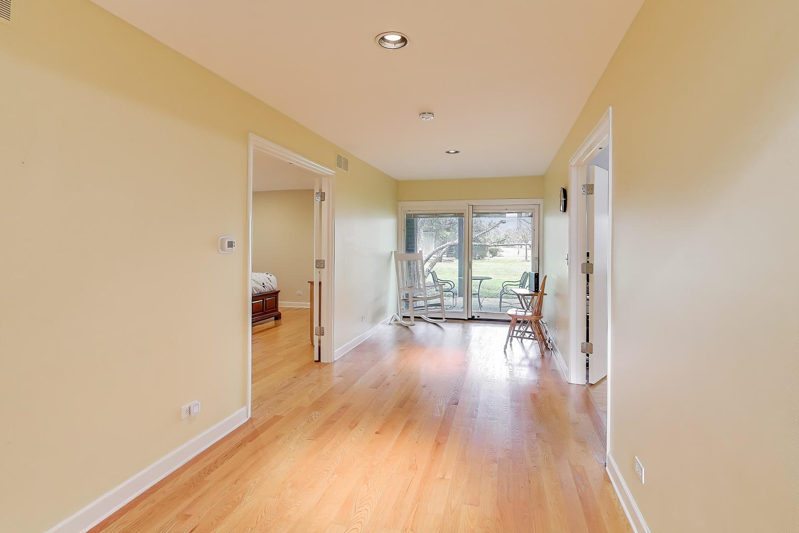 211 Briarwood Pass, Oak Brook, IL 60523