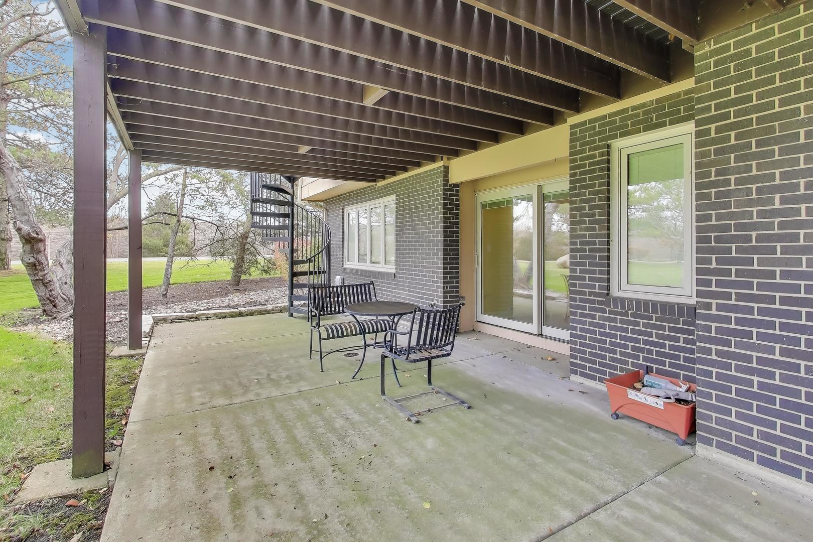 211 Briarwood Pass, Oak Brook, IL 60523