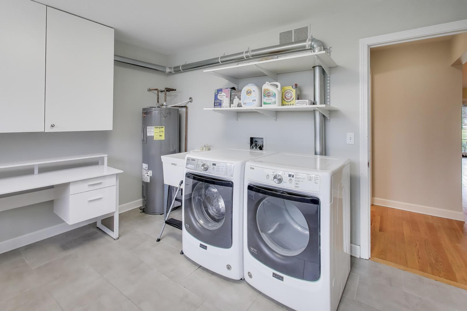 211 Briarwood Pass, Oak Brook, IL 60523