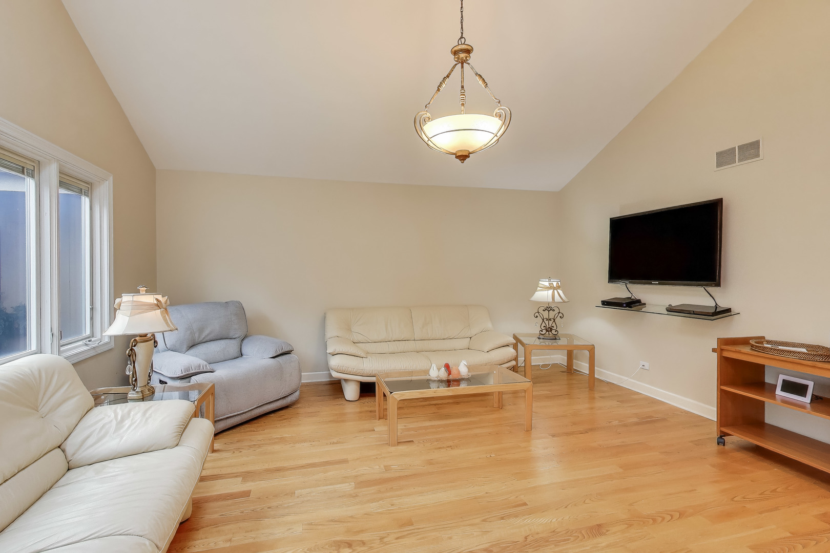 211 Briarwood Pass, Oak Brook, IL 60523