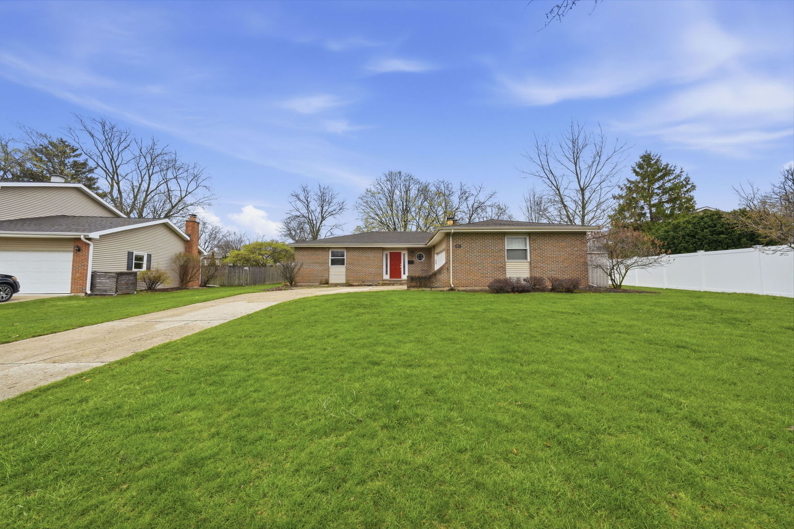 2011 Brentwood Lane, Wheaton, IL 60189