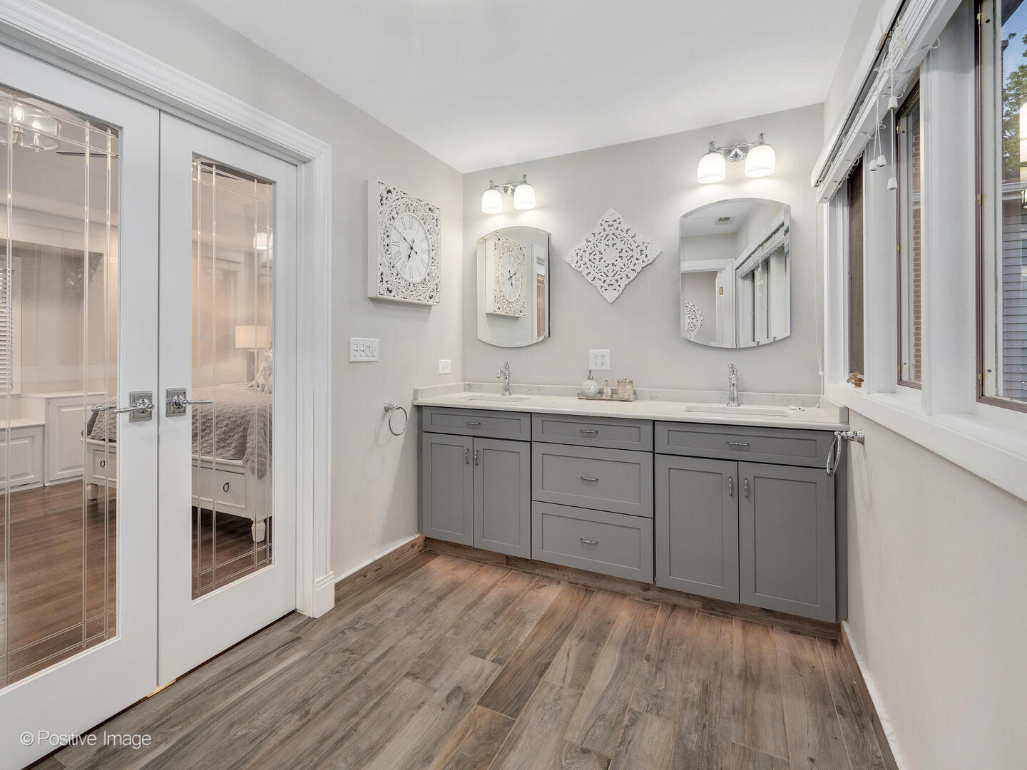 871 S Chatham Avenue, Elmhurst, IL 60126