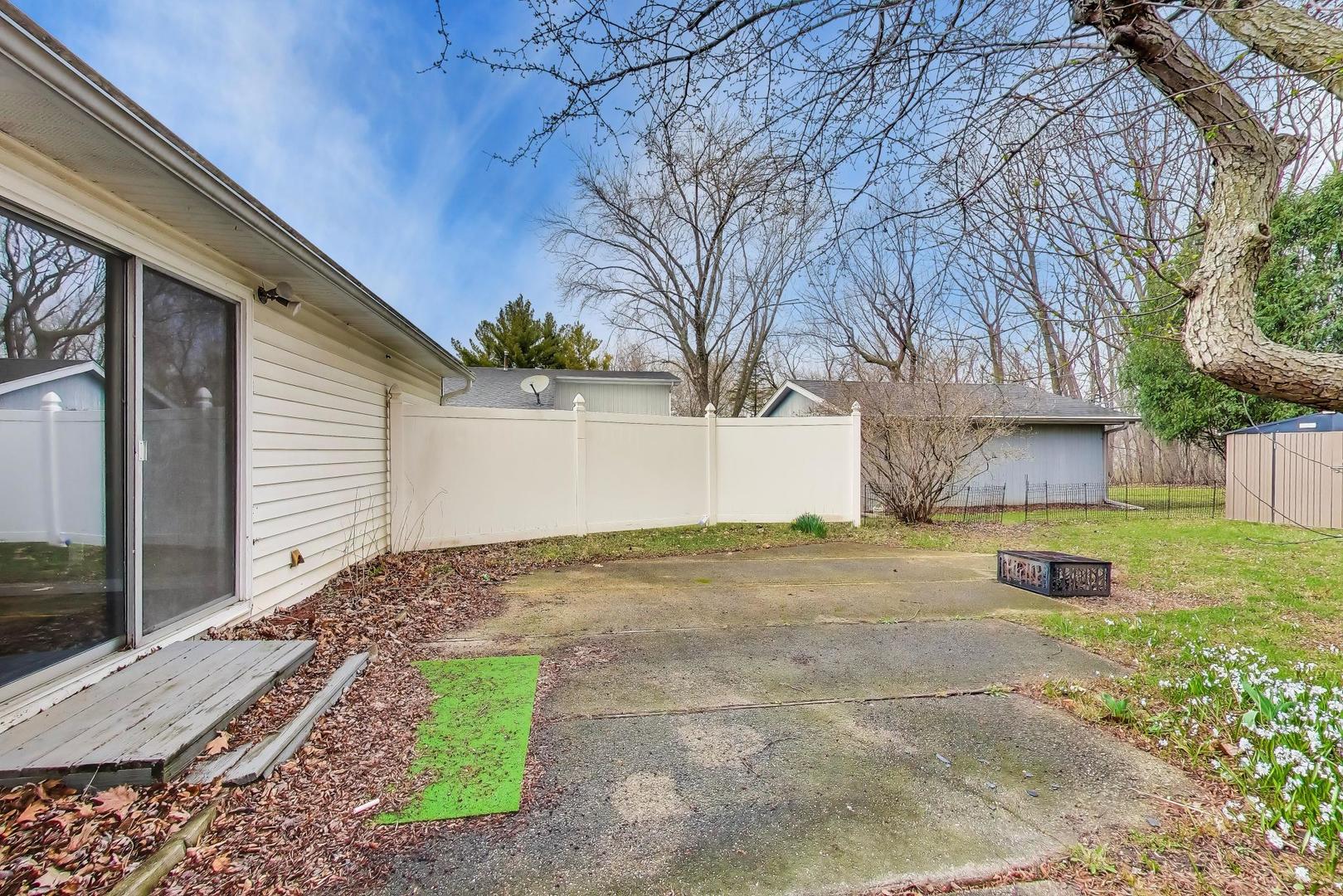 239 Maplewood Drive, Antioch, IL 60002