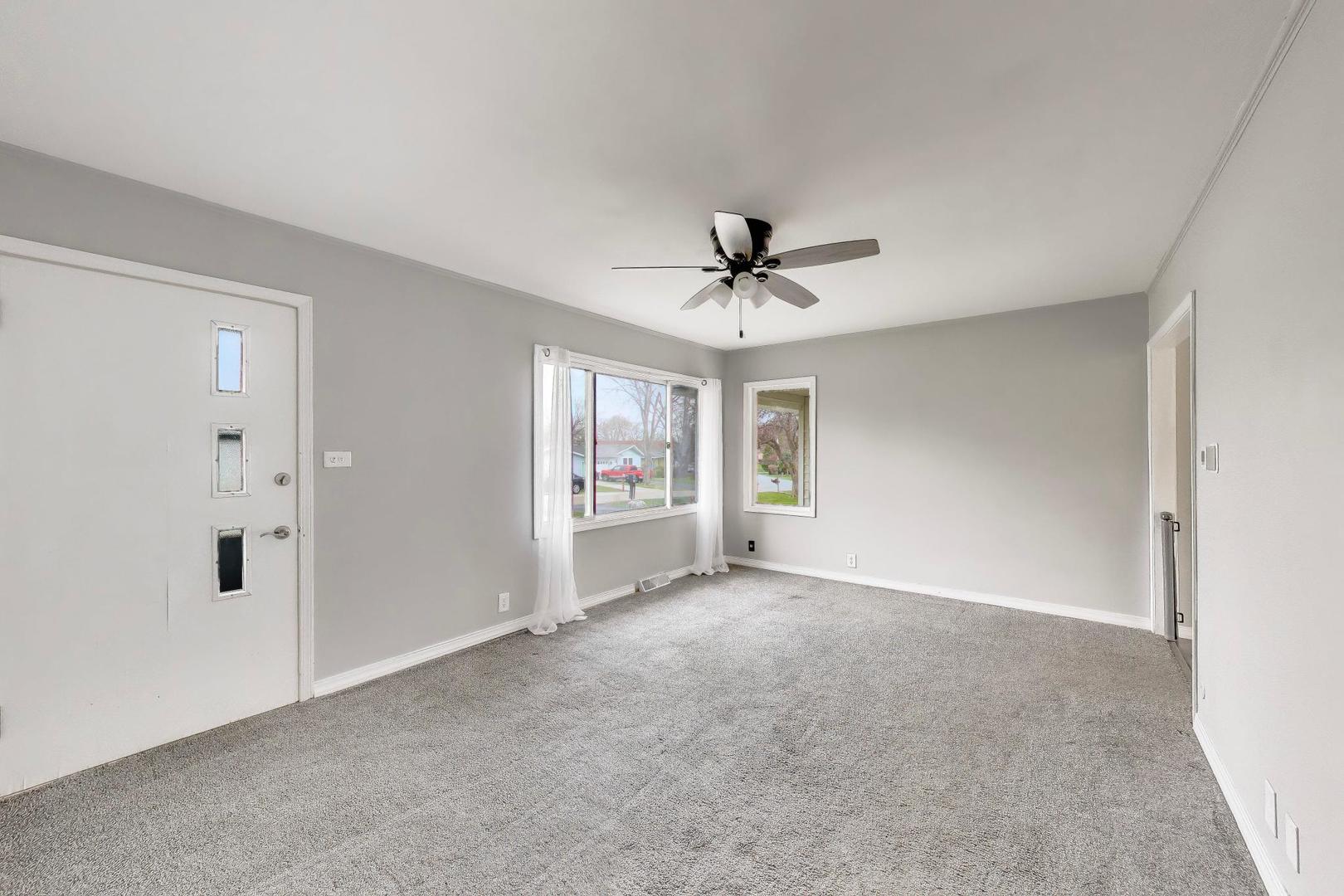 239 Maplewood Drive, Antioch, IL 60002