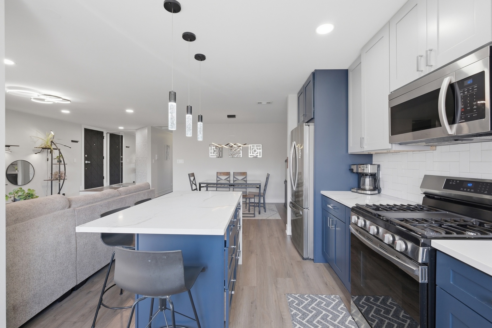 825 Thornton Court #2A, Schaumburg, IL 60193