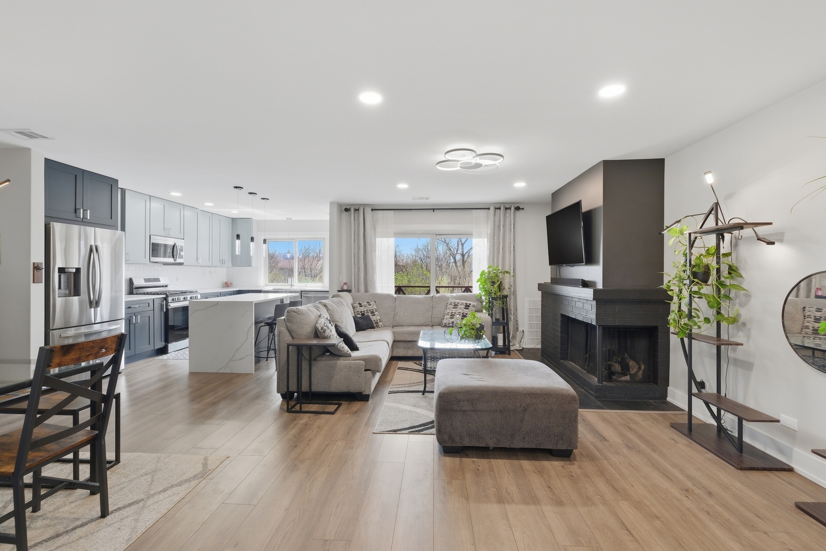 825 Thornton Court #2A, Schaumburg, IL 60193