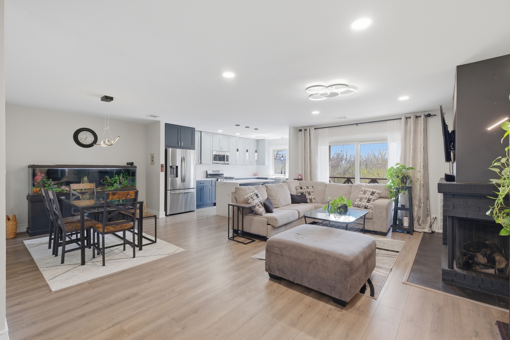 825 Thornton Court #2A, Schaumburg, IL 60193