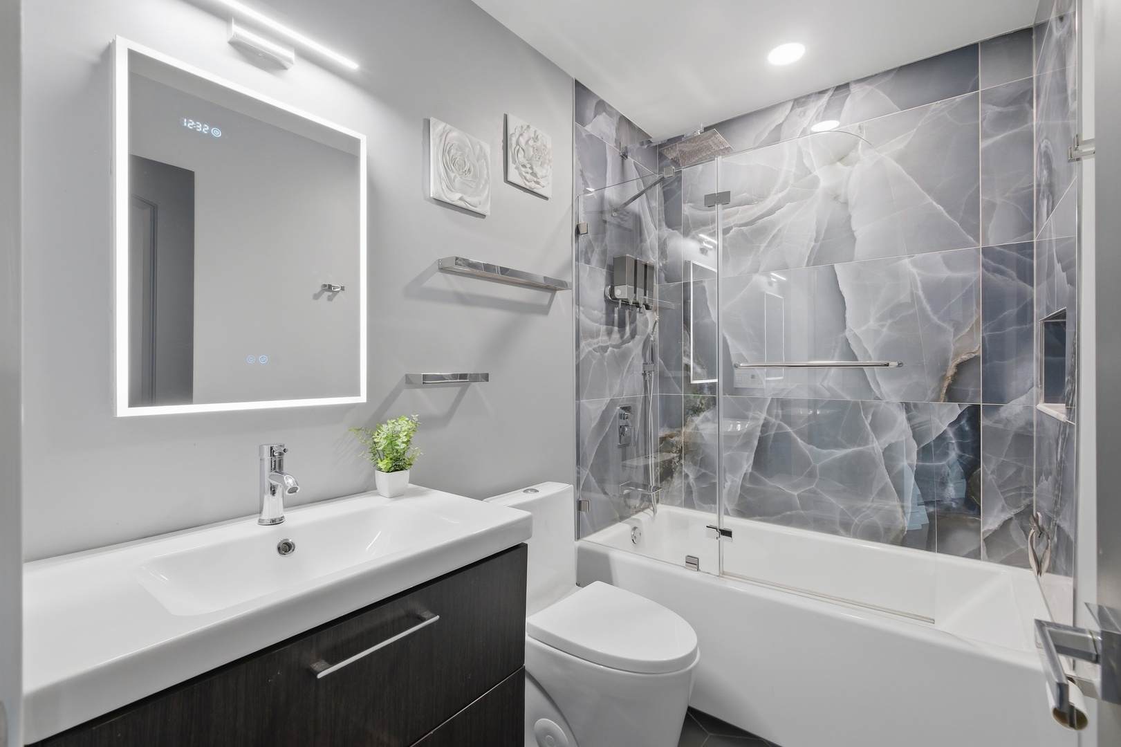 825 Thornton Court #2A, Schaumburg, IL 60193