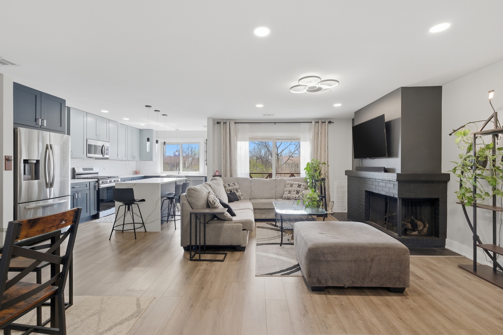 825 Thornton Court #2A, Schaumburg, IL 60193