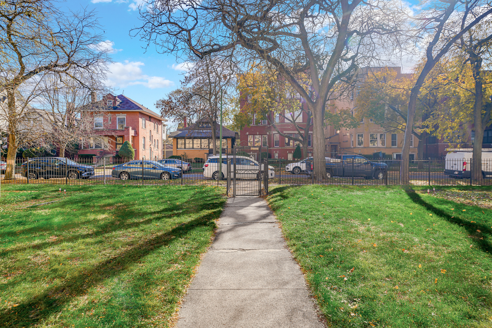 2046 E 72nd Place #2w, Chicago, IL 60649