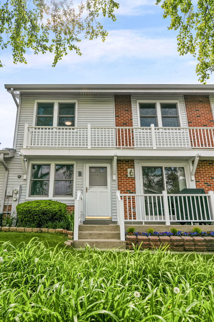321 FAIRCHILD Court #B, Bloomingdale, IL 60108