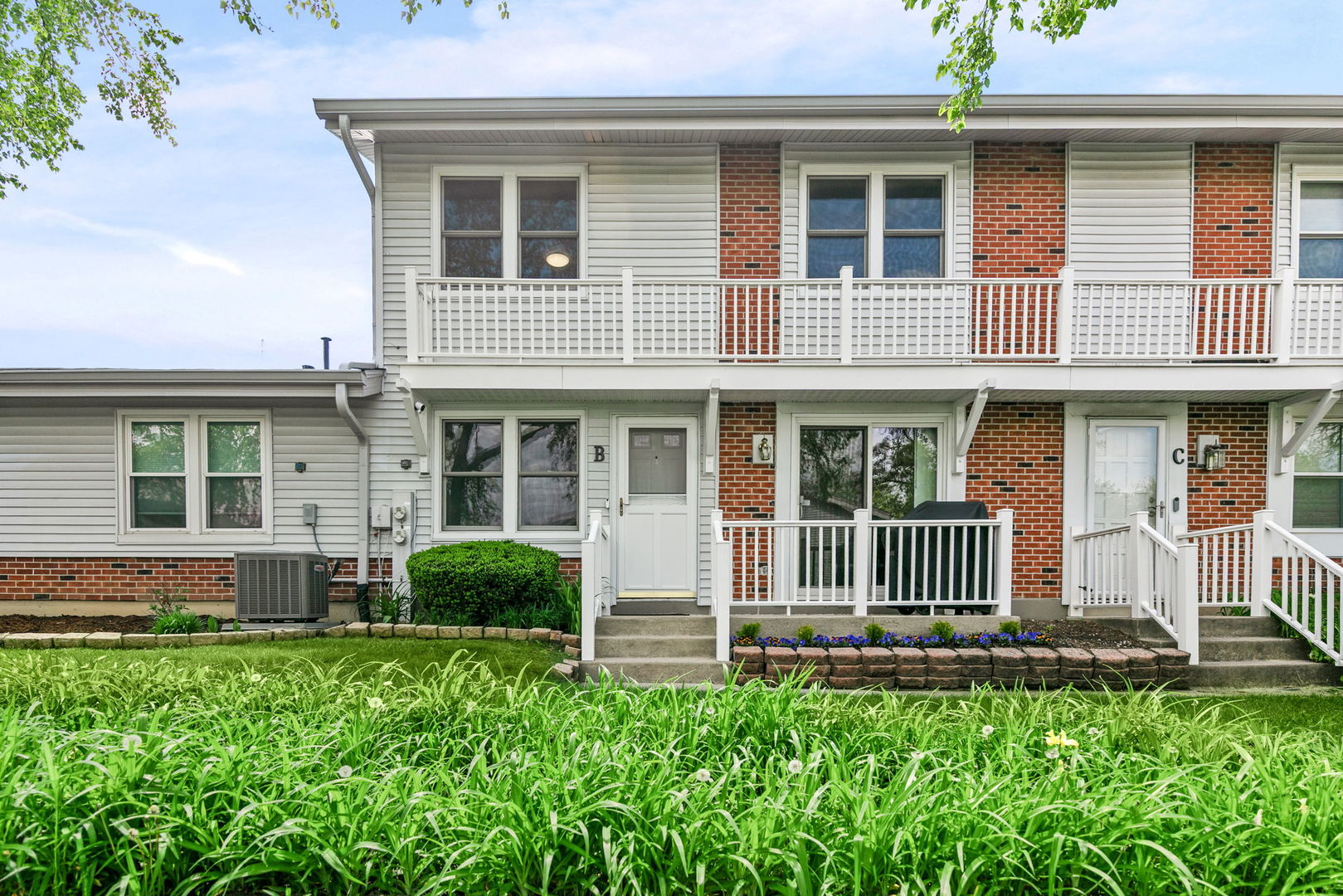321 FAIRCHILD Court #B, Bloomingdale, IL 60108